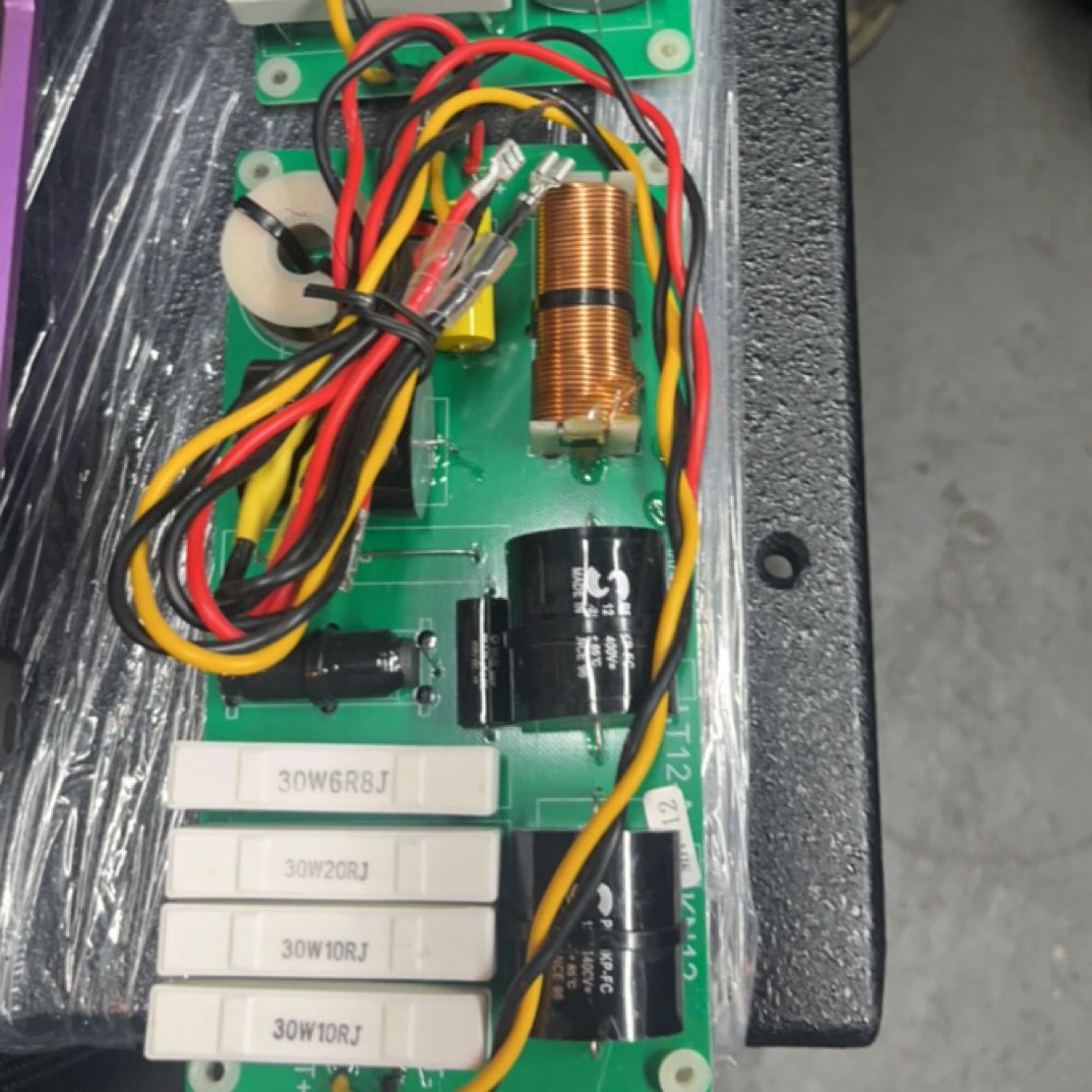 影音电器K T V分频器两个，12寸喇叭2个，不包邮