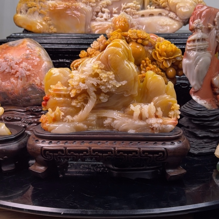 田黄石笑指山林别有洞天