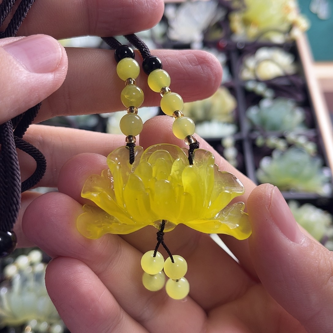 蛇纹石玉未镶嵌颈饰