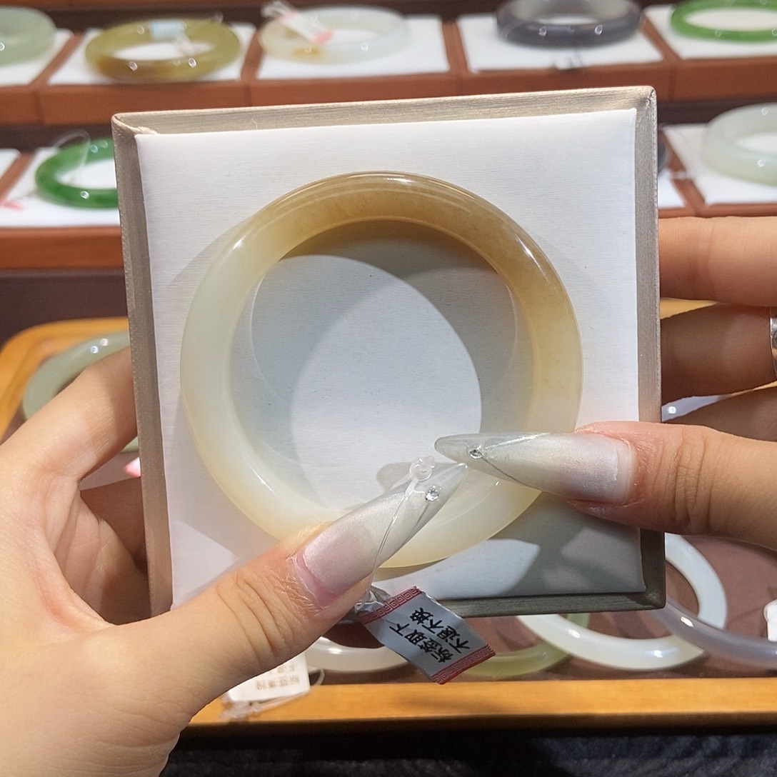 和田玉手镯未镶嵌婷