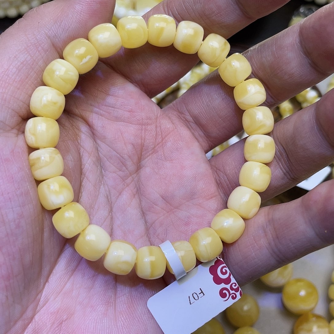 蜜蜡手串未镶嵌9m特浓白妖花