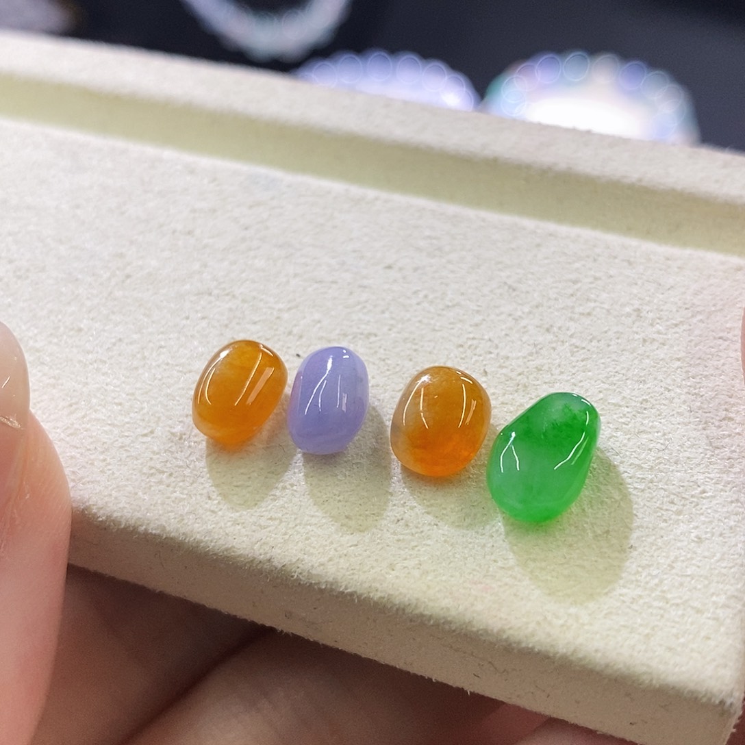 翡翠未镶嵌挂件随行