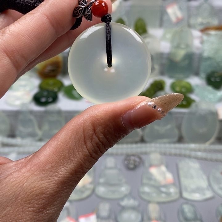 蛇纹石玉颈饰未镶嵌