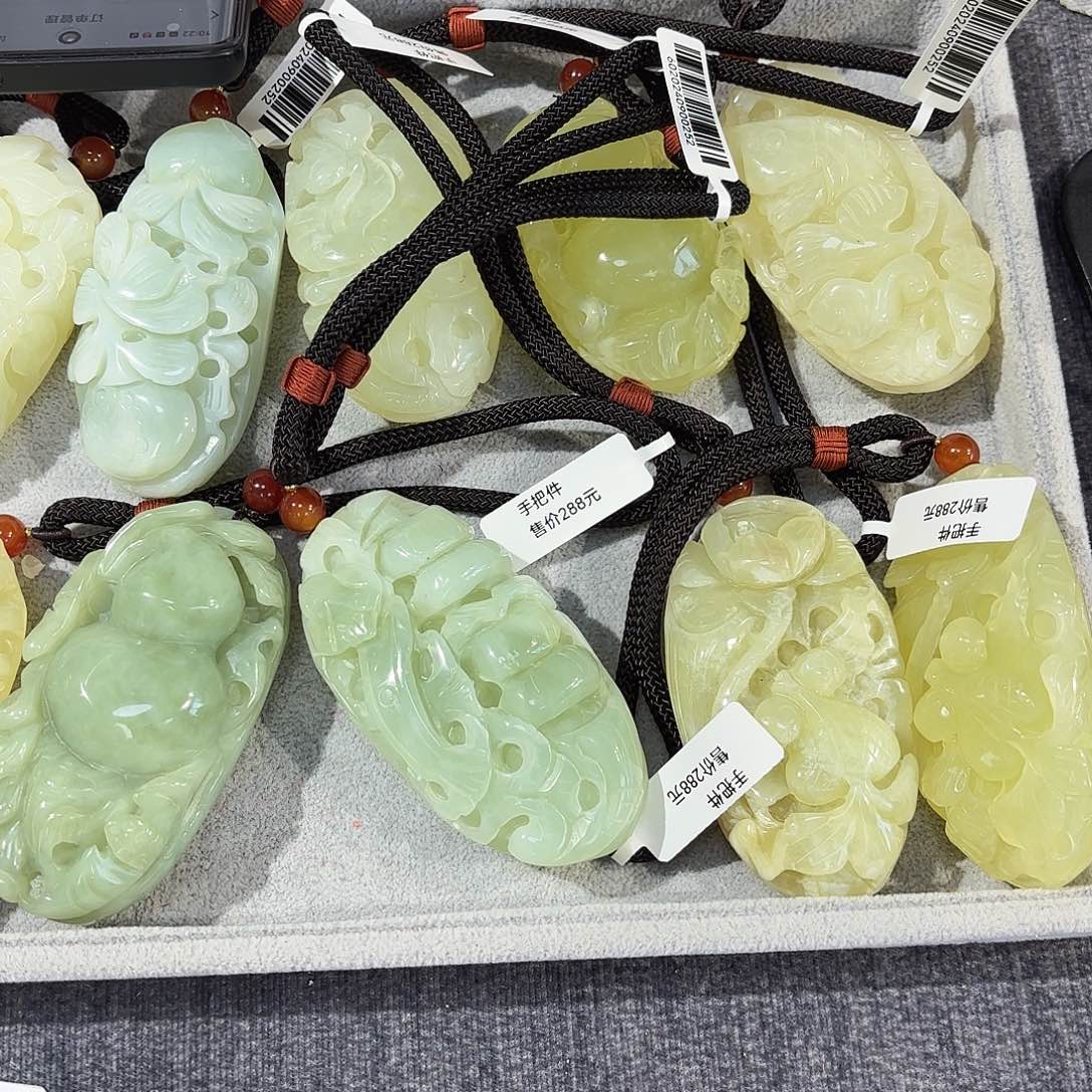 岫玉手把多样性发货其中之一未镶嵌用****9