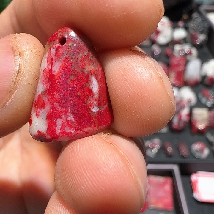 天然辰砂诚**人纯天然朱砂原石原矿小吊坠