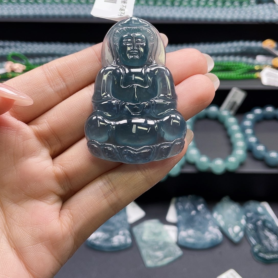 翡翠未镶嵌颈饰观音