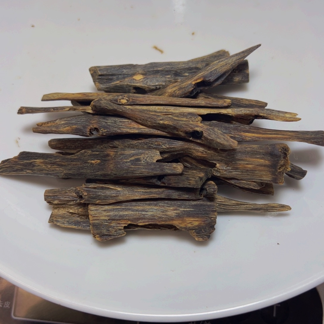 阳***烂沉香碎屑沉香陆河料40g