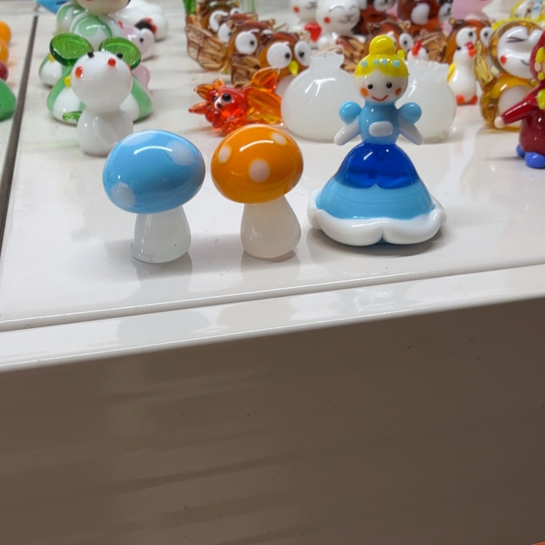 琉璃手工艺品小女孩蘑菇