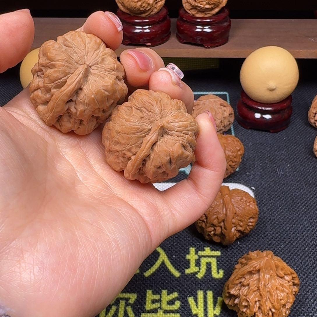 文玩核桃吊坠小坦克