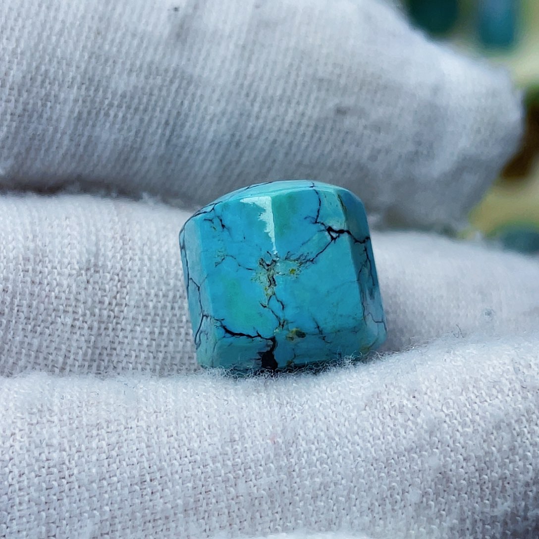 绿松石颈饰未镶嵌