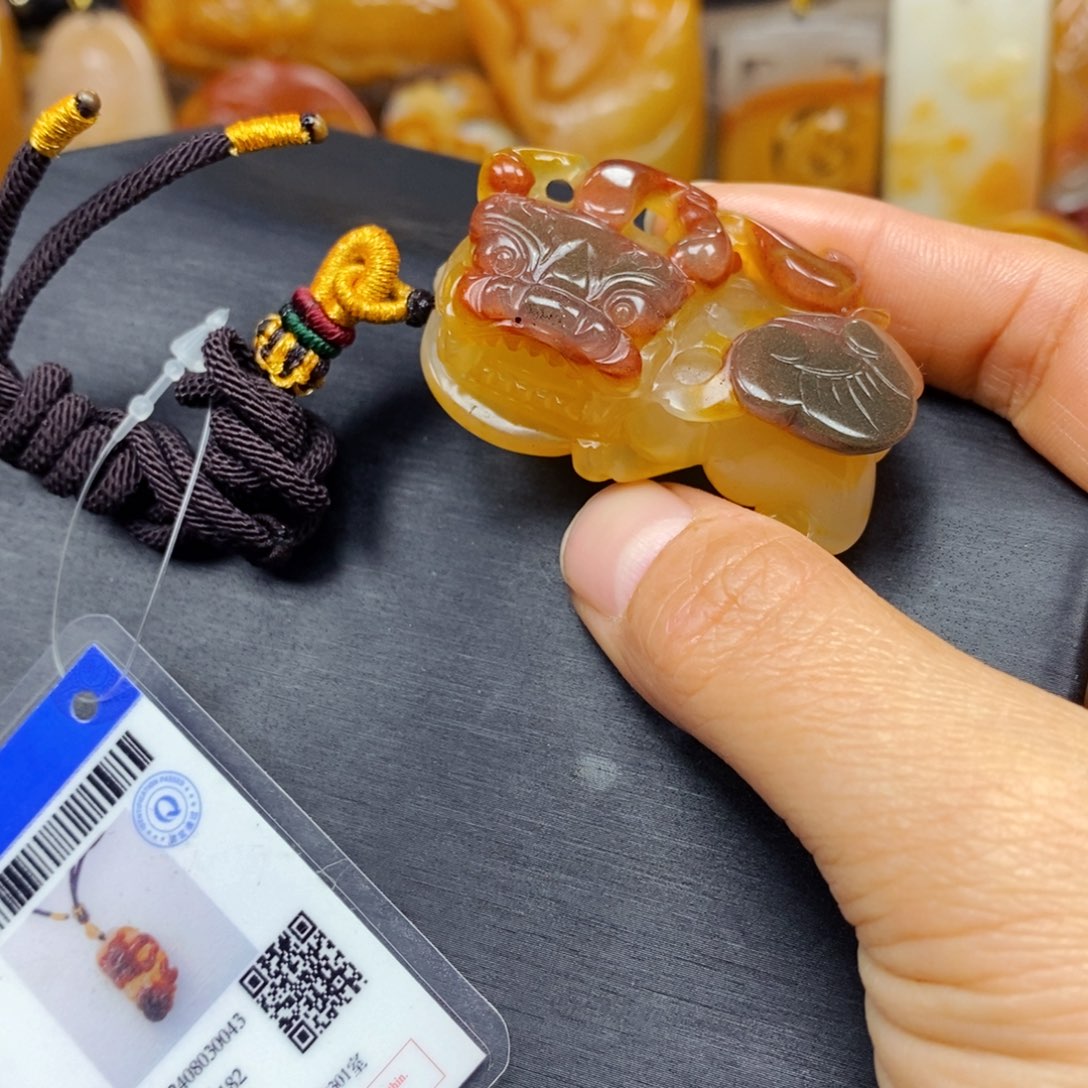 石英质玉（黄龙玉）颈饰未镶嵌