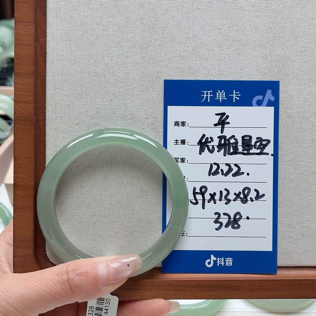 优***空石英质玉未镶嵌手镯