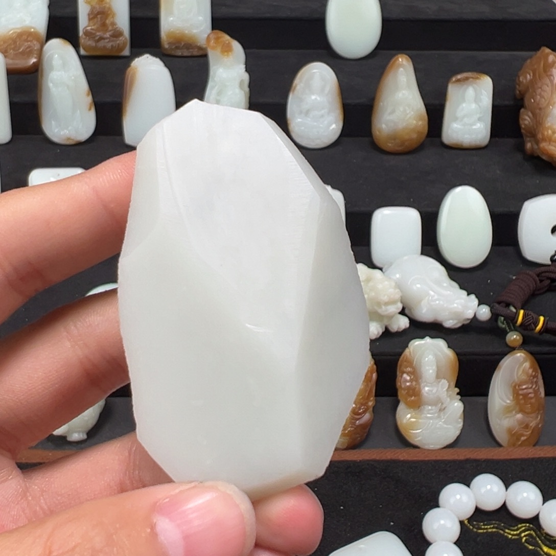 和田玉颈饰未镶嵌