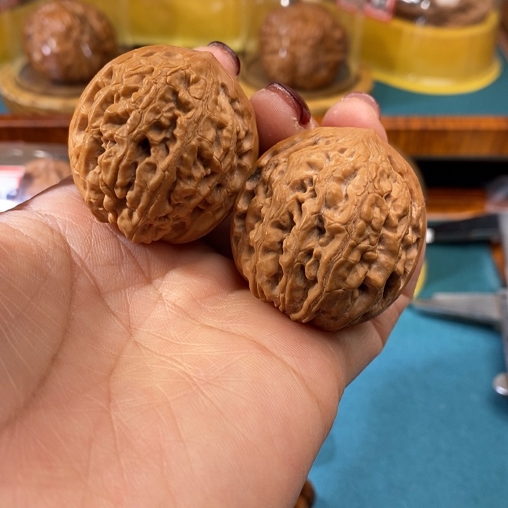 文玩核桃吊坠39牡丹纹