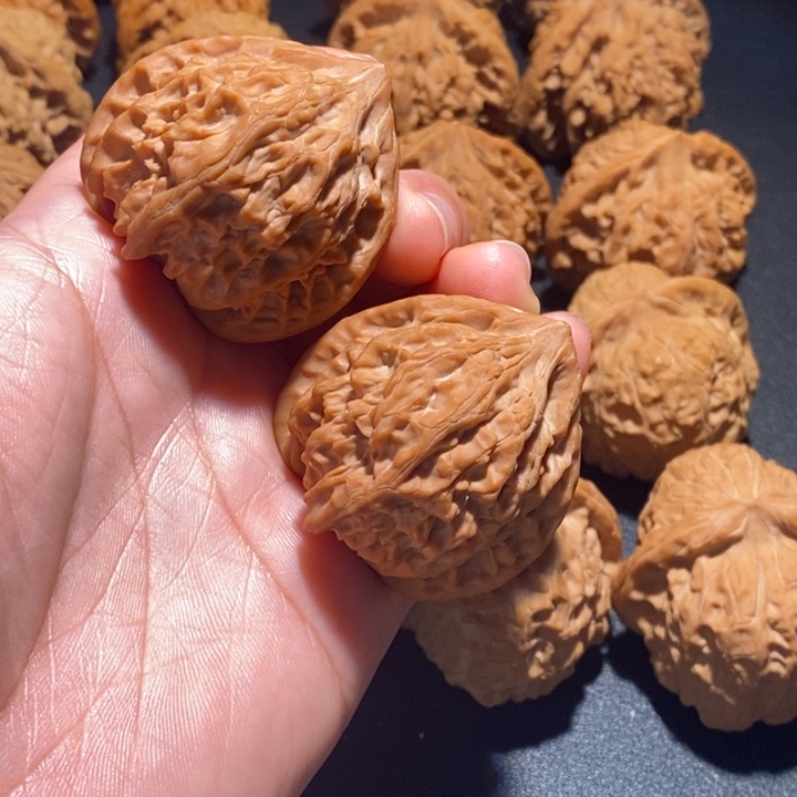 达***手文玩核桃吊坠血灯笼