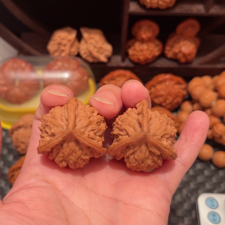 文玩核桃把件三棱全品