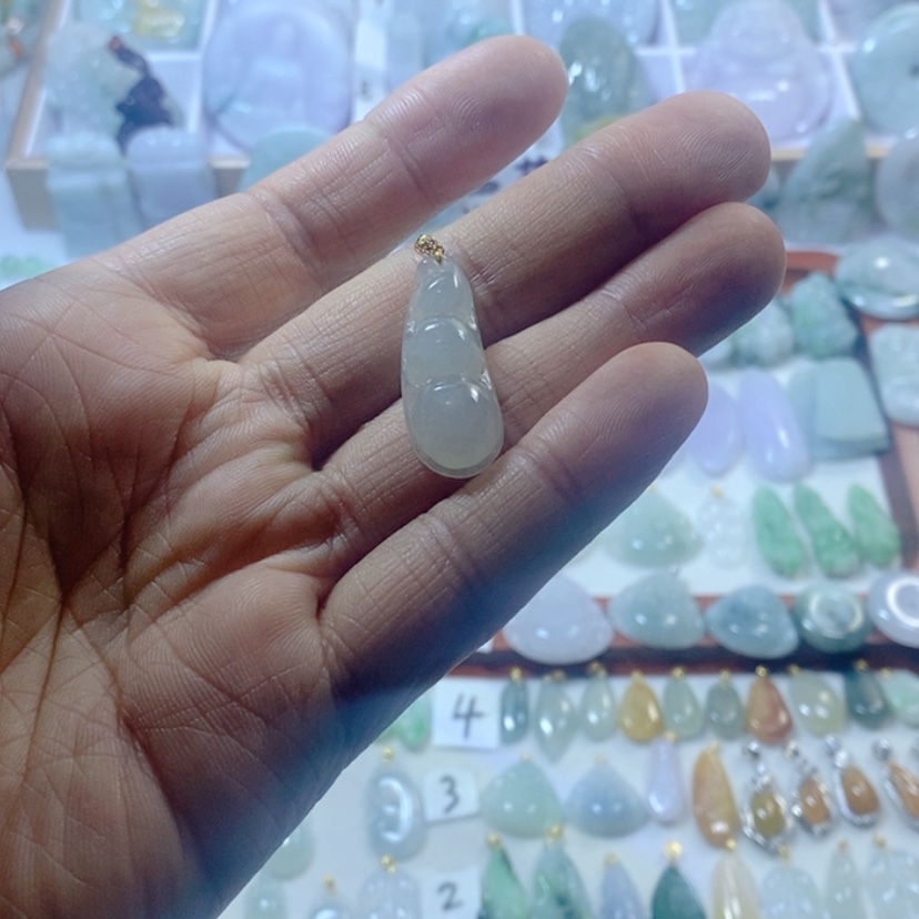 【闪购商品】翡翠颈饰未镶嵌莫****常挂件