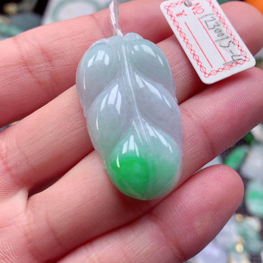 翡翠颈饰未镶嵌翡翠吊坠