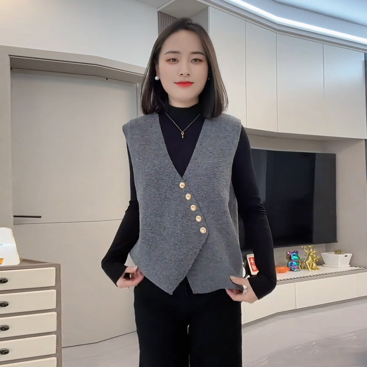 9363大码胖mm时尚V领针织背心秋冬不规则单排扣高级感马甲上衣女