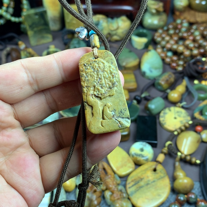 吊坠(赠链)未镶嵌岫岩河磨玉（透闪石质玉）