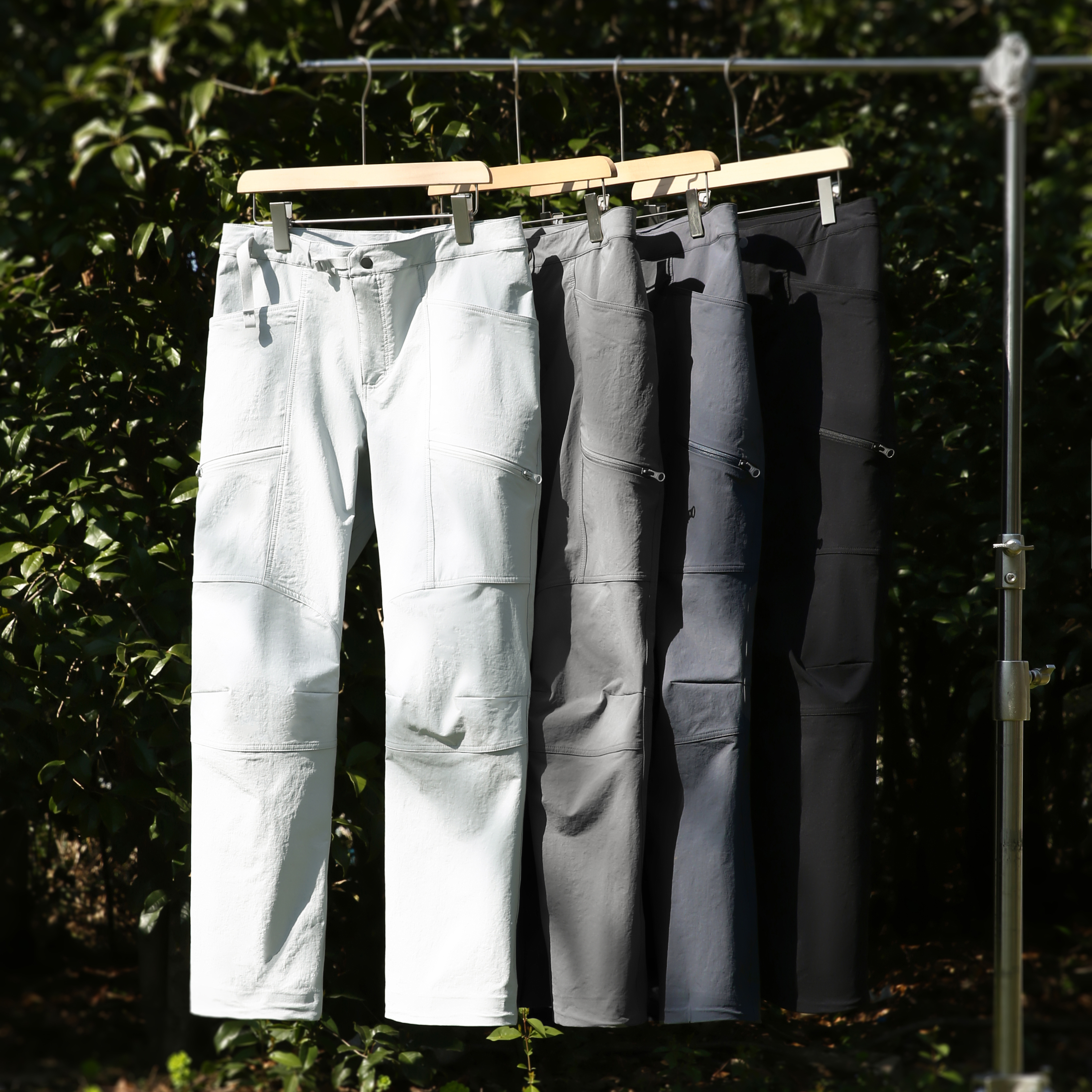 暴雨不侵！3D剪裁秋季多口袋冲锋裤户外防风抗暴雨软直筒裤