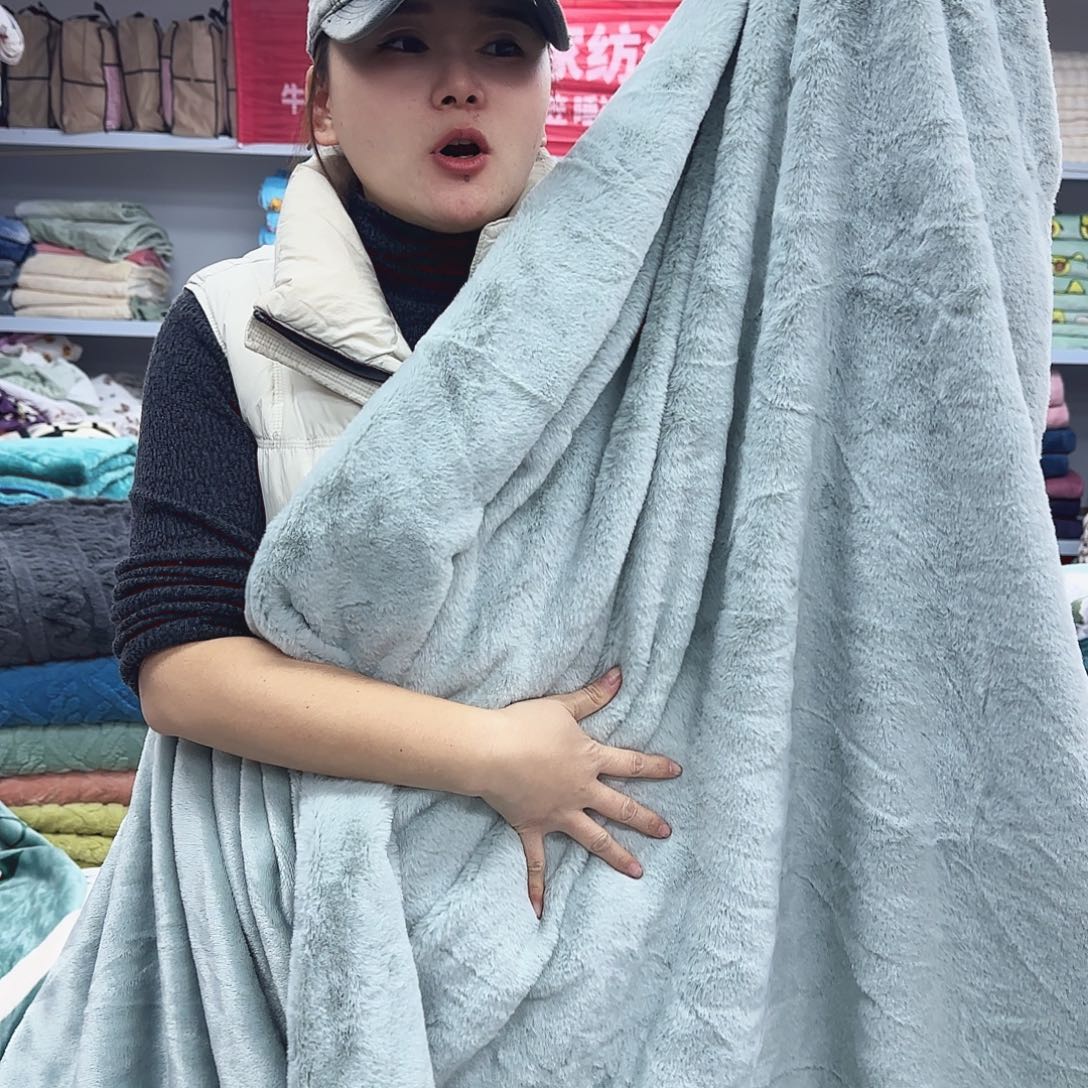 羊驼毛150.200仿兔兔牛奶绒双层毯，有脏瑕疵，孤豆绿