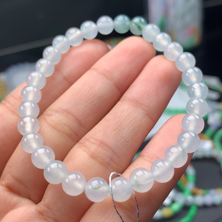 翡翠手镯未镶嵌卡