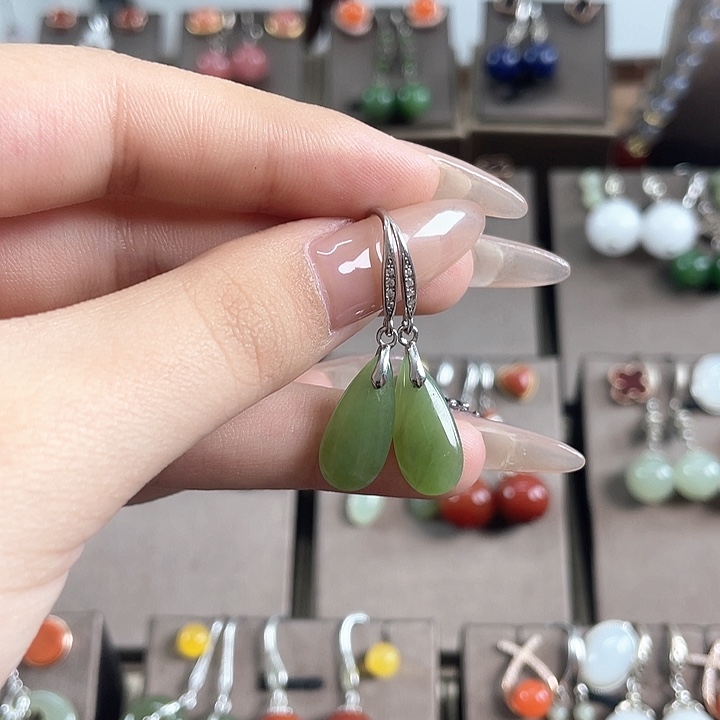 和田玉银S925镶嵌耳饰水滴碧玉
