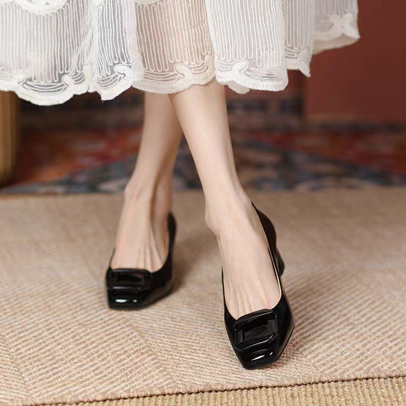 亮面方头浅口舒适轻便皮鞋时尚粗跟高跟通勤时装鞋女鞋H61