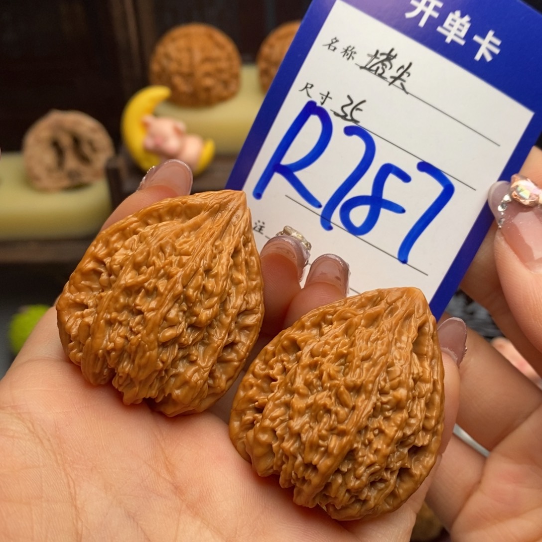 文玩核桃吊坠塔尖