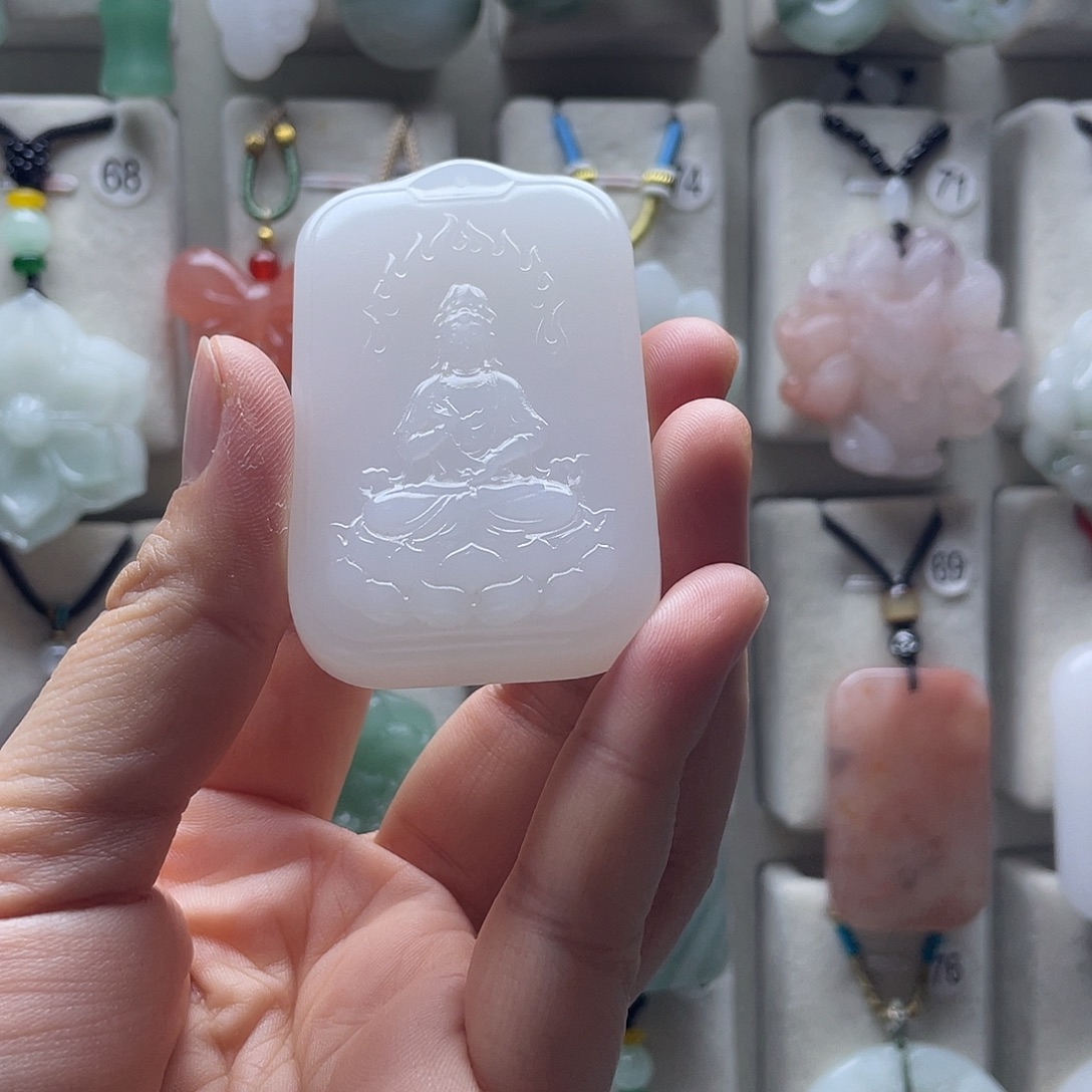 石英质玉合金颈饰