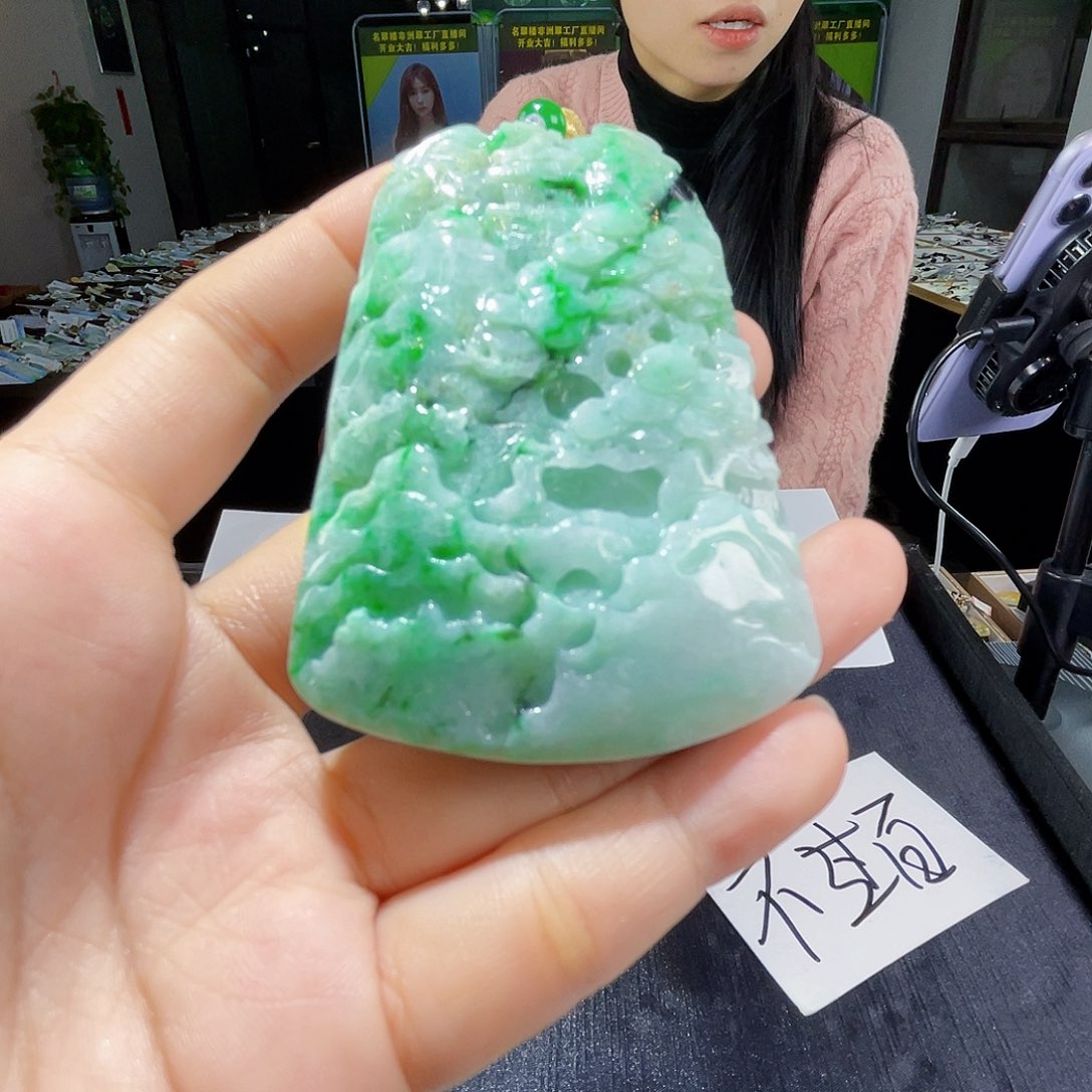 颈饰未镶嵌翡翠一