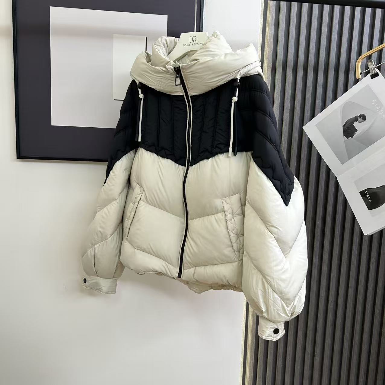 2025秋冬简约连帽撞色羽绒服Y731