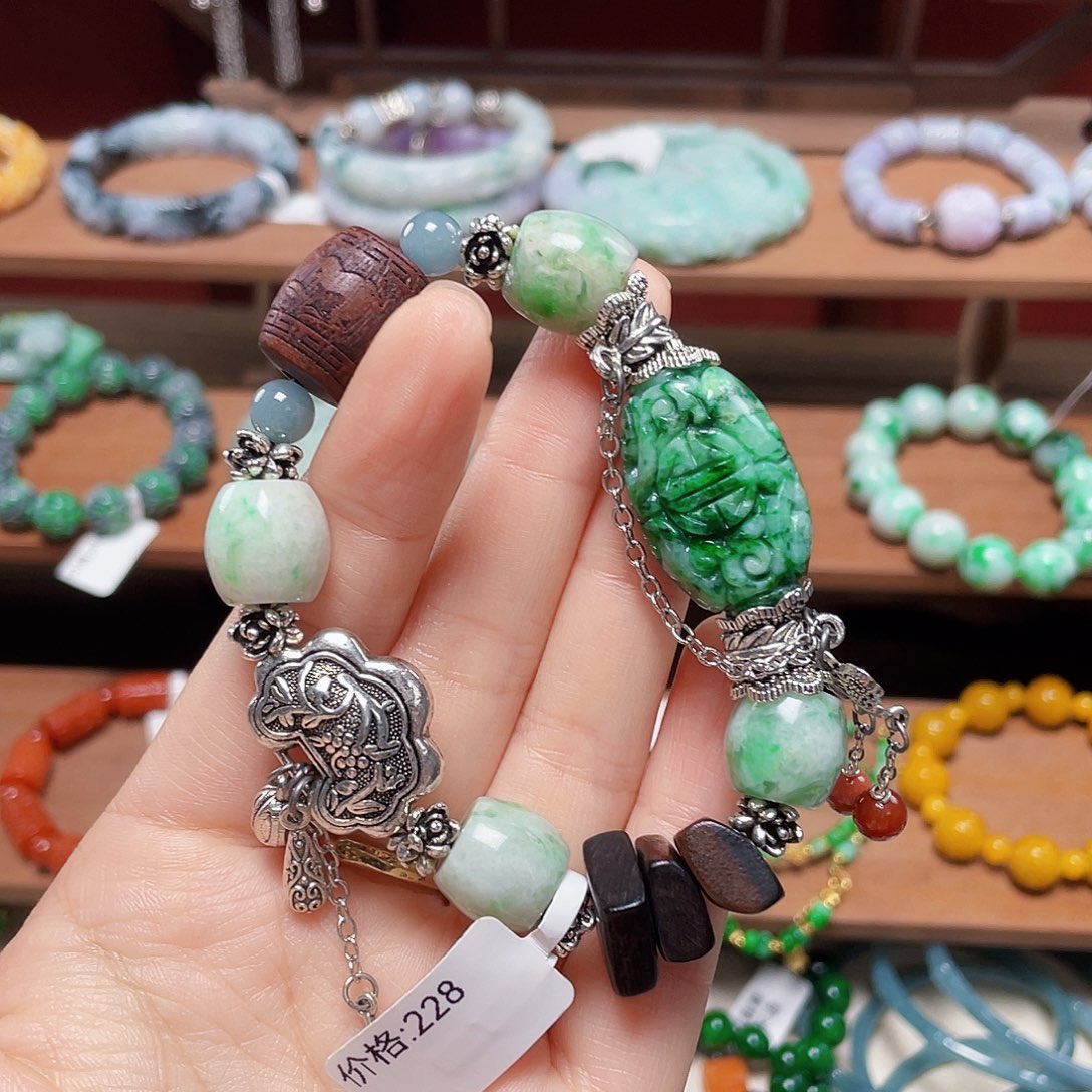 X***翡翠未镶嵌手链饰品
