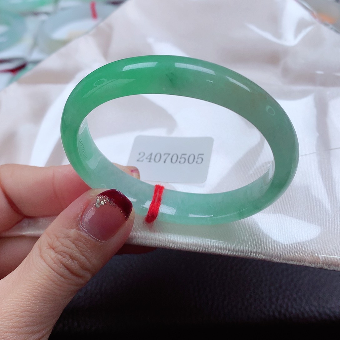 翡翠手镯（贵妃镯）未镶嵌