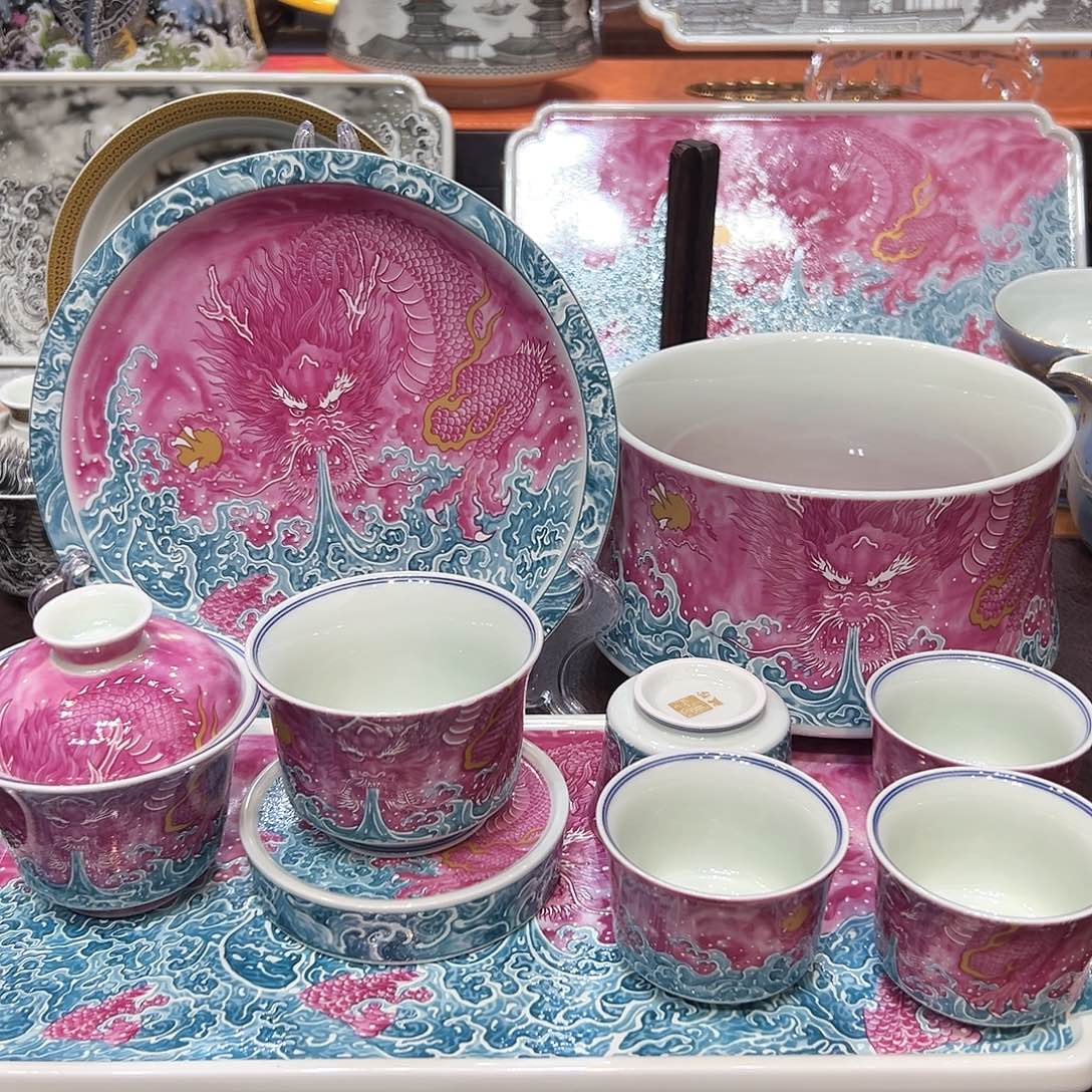 摆件景德镇陶瓷学院副院长等职务工作多年并