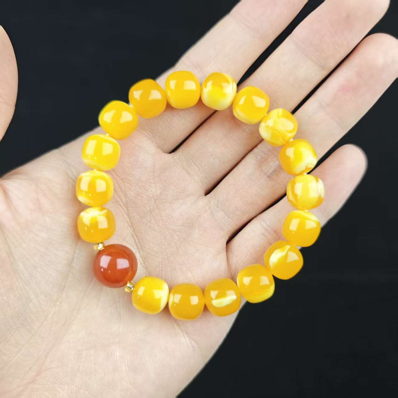 10mm蜜蜡老型珠设计款手串