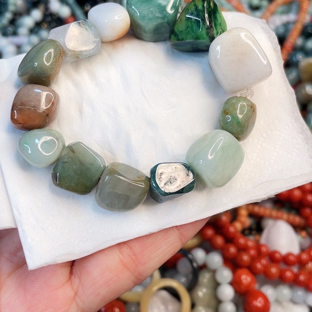 翡翠颈饰未镶嵌翡翠