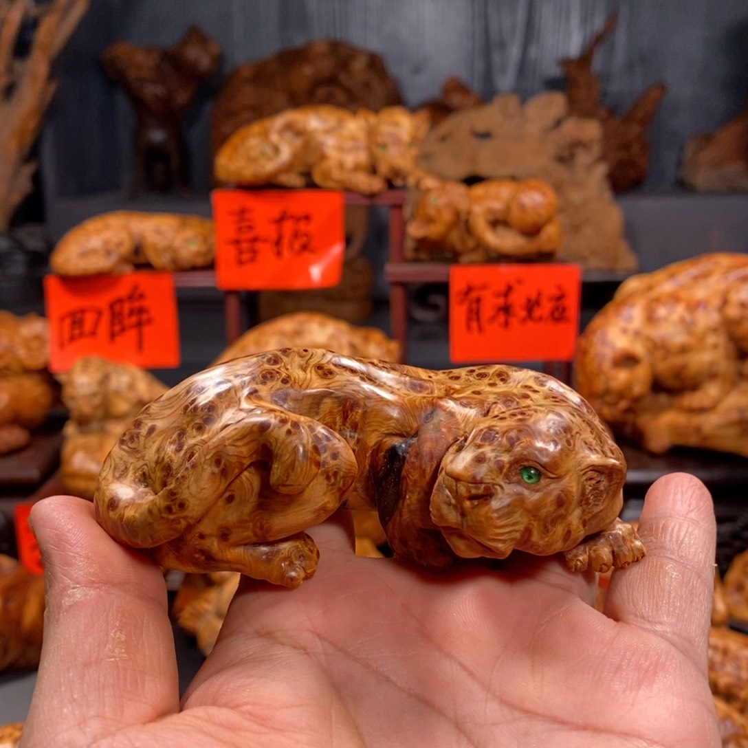 三***斋柏木（崖柏）木雕手工把件太行崖柏瘤疤料豹子