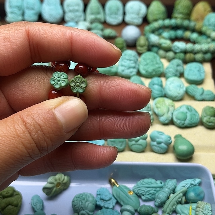 绿松石未镶嵌颈饰