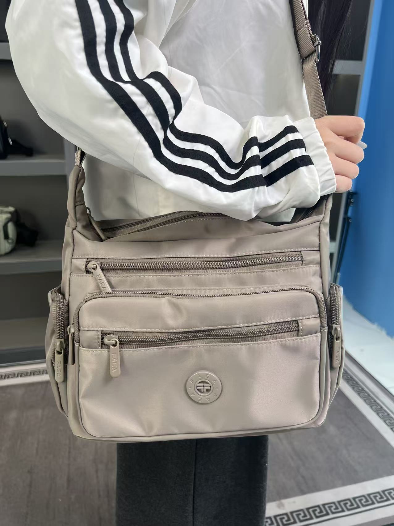 男女同款时尚单肩包尼龙布休闲斜挎包大容量通勤包百搭潮流休闲包