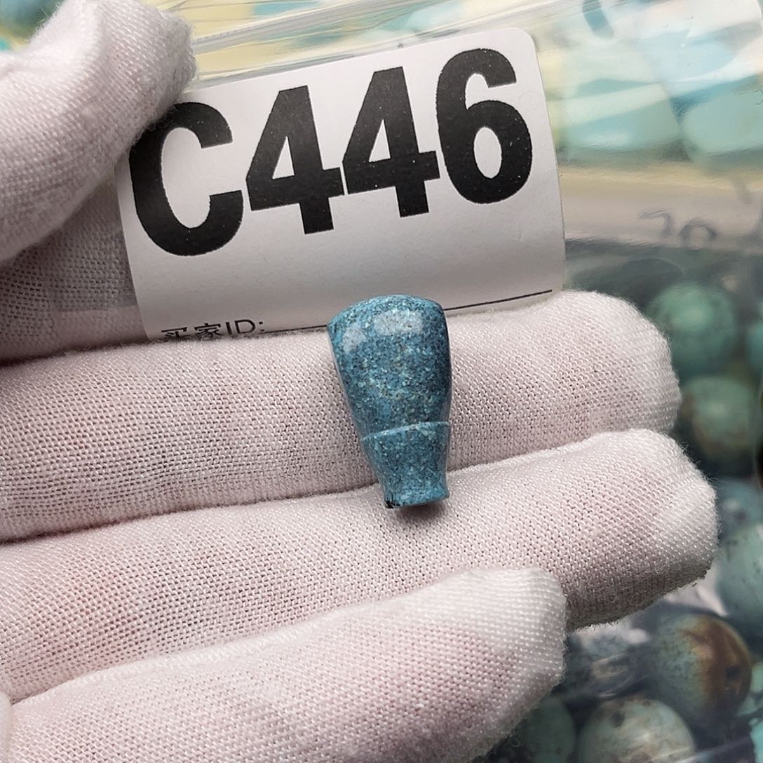 绿松石配饰未镶嵌知***爷