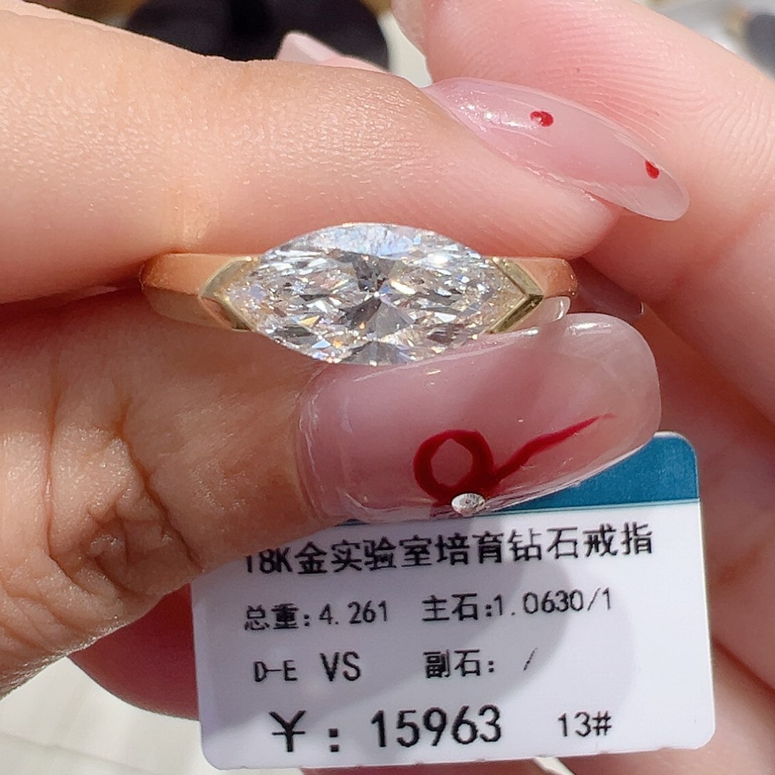 实验室培育钻石18K金镶嵌1.063ct