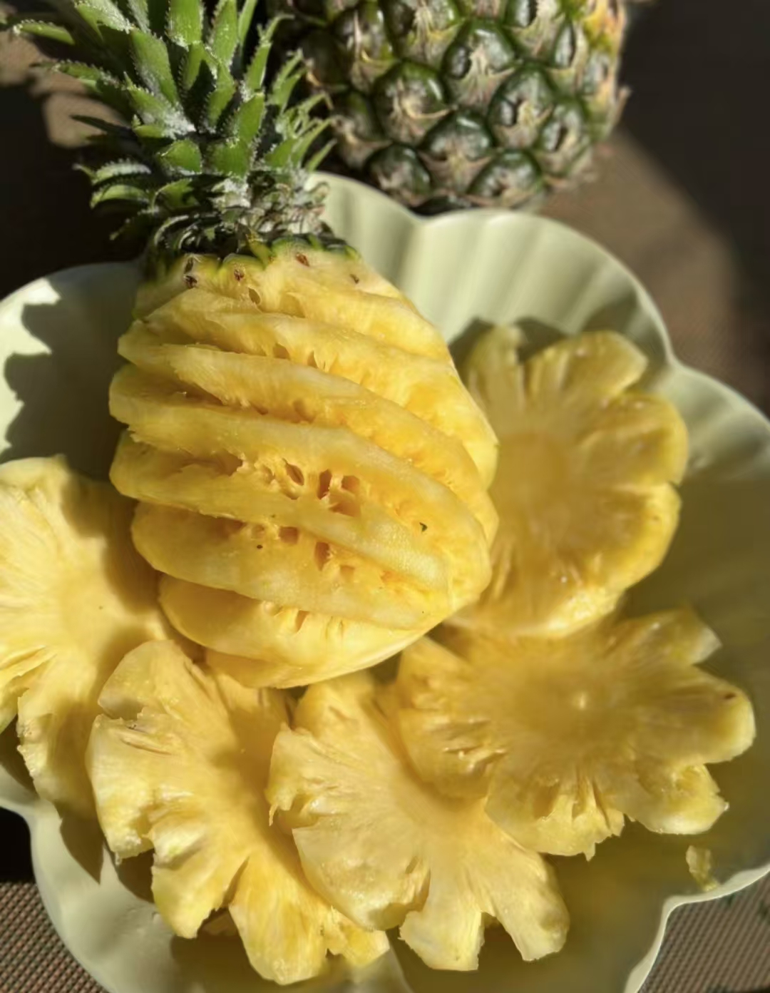 菠萝一个整果约3斤去皮不足3斤