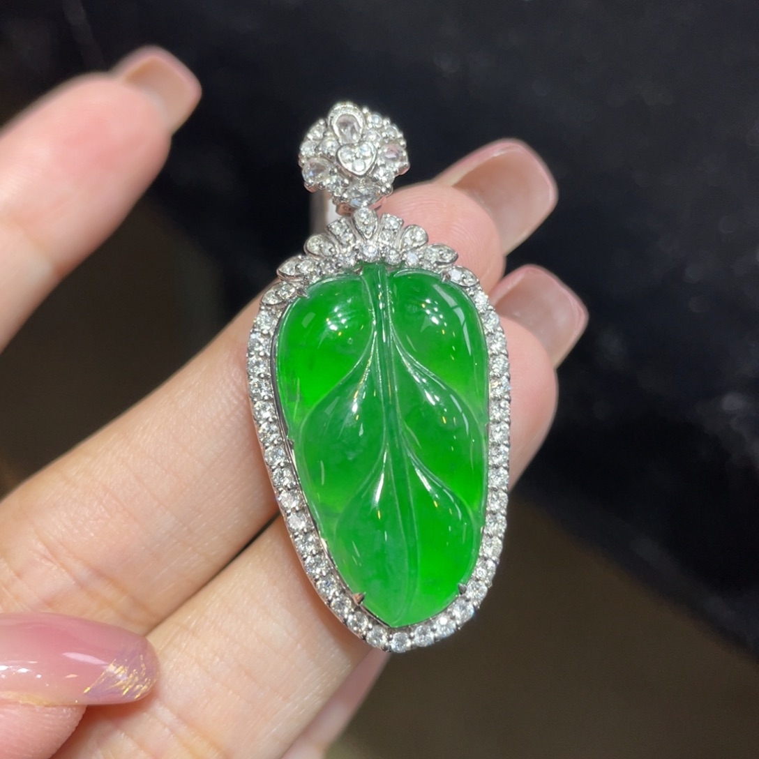 翡翠18K金镶嵌颈饰天然缅甸翡翠