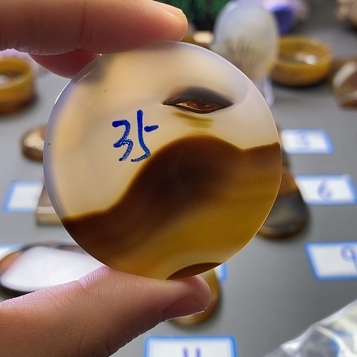 刘***旭玛瑙/玉髓未镶嵌珠宝半成品