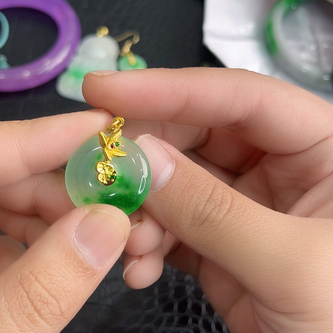 翡翠手镯未镶嵌多样性