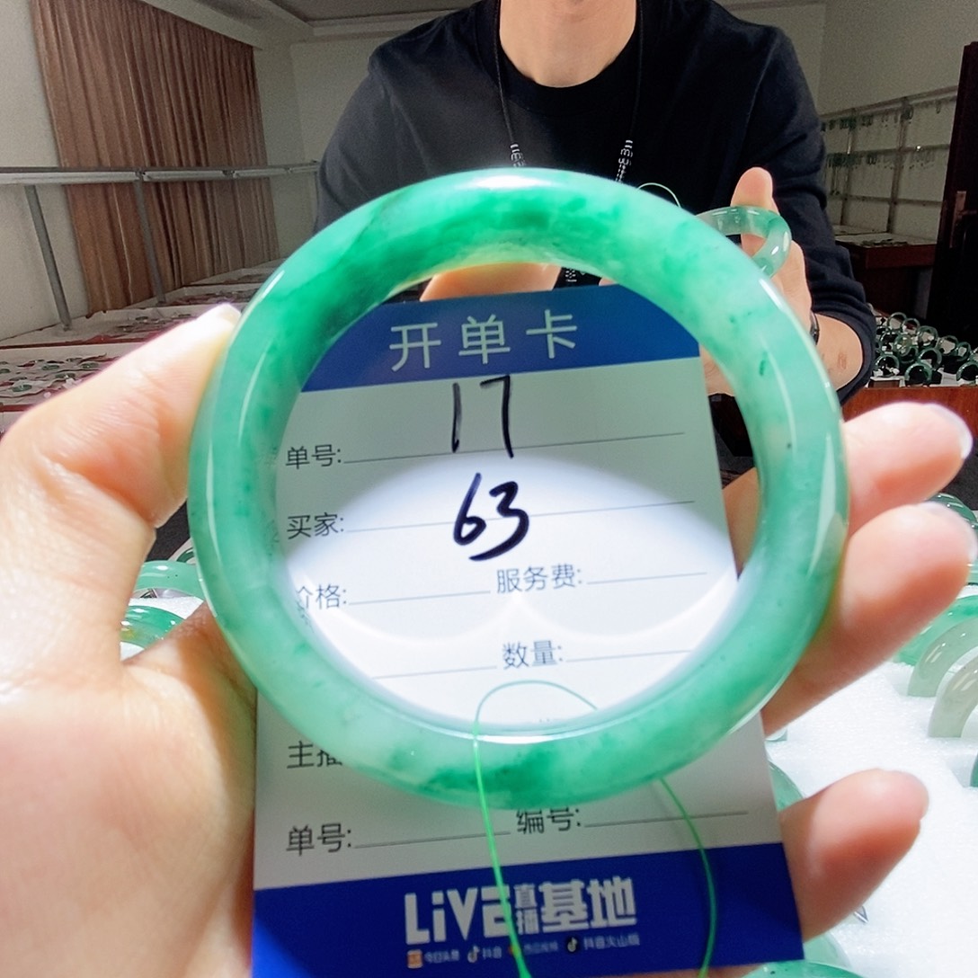 石英质玉未镶嵌颈饰