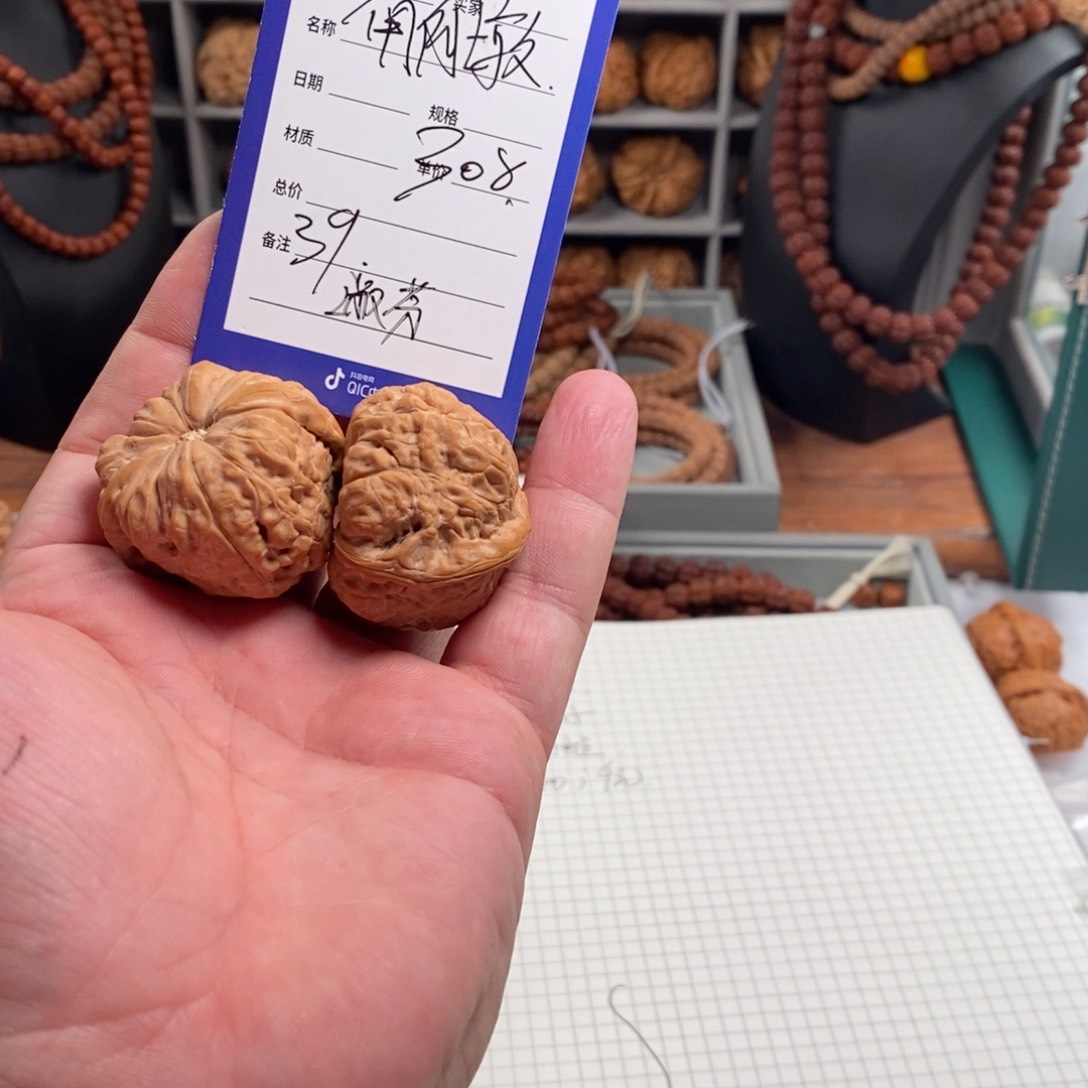 文玩核桃吊坠俺***芬所有商品信息以开单卡为准