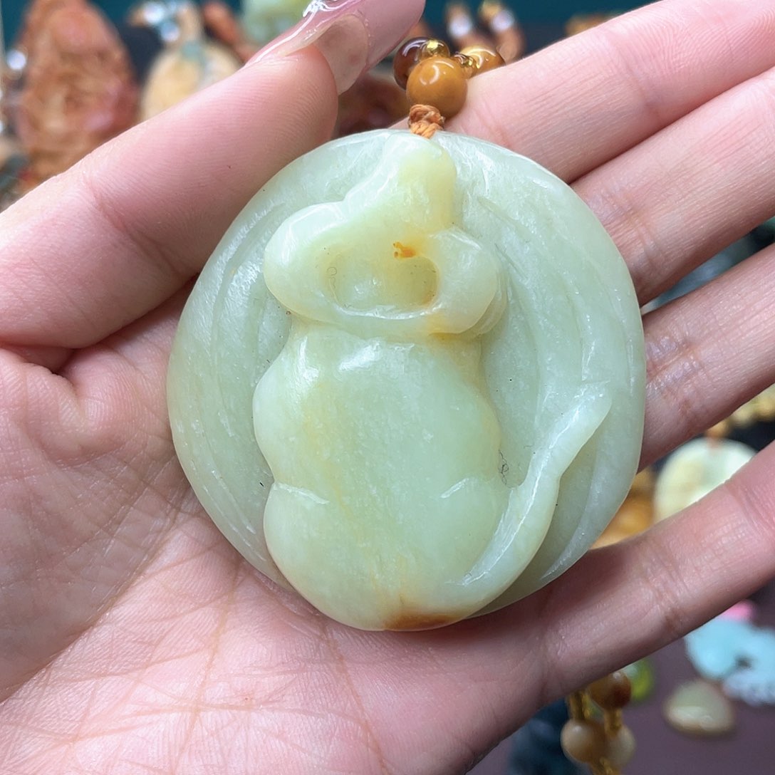蛇纹石玉颈饰未镶嵌